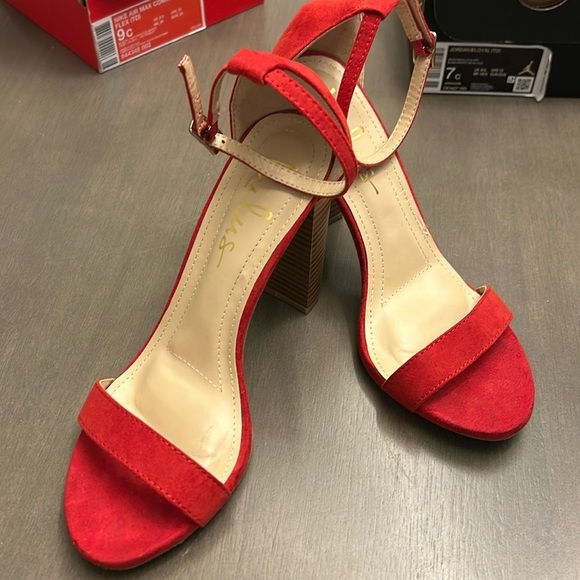 Lulus Shoes - Lulus heels size 6​​